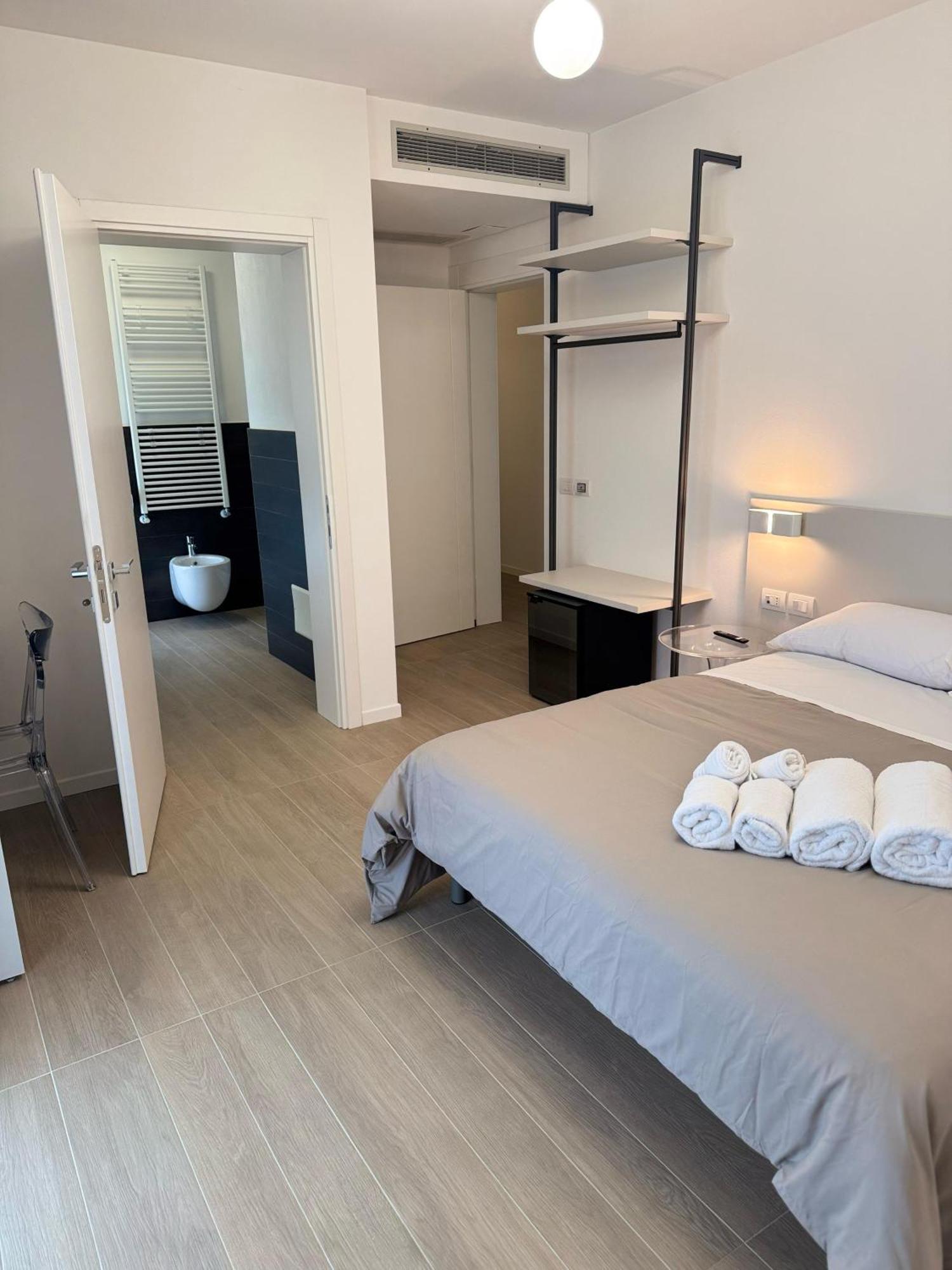 Hotel Villa Mary Santa Maria Di Sala Exteriör bild