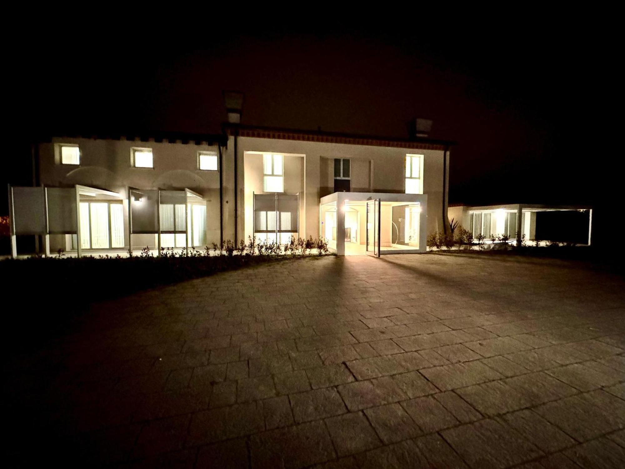 Hotel Villa Mary Santa Maria Di Sala Exteriör bild