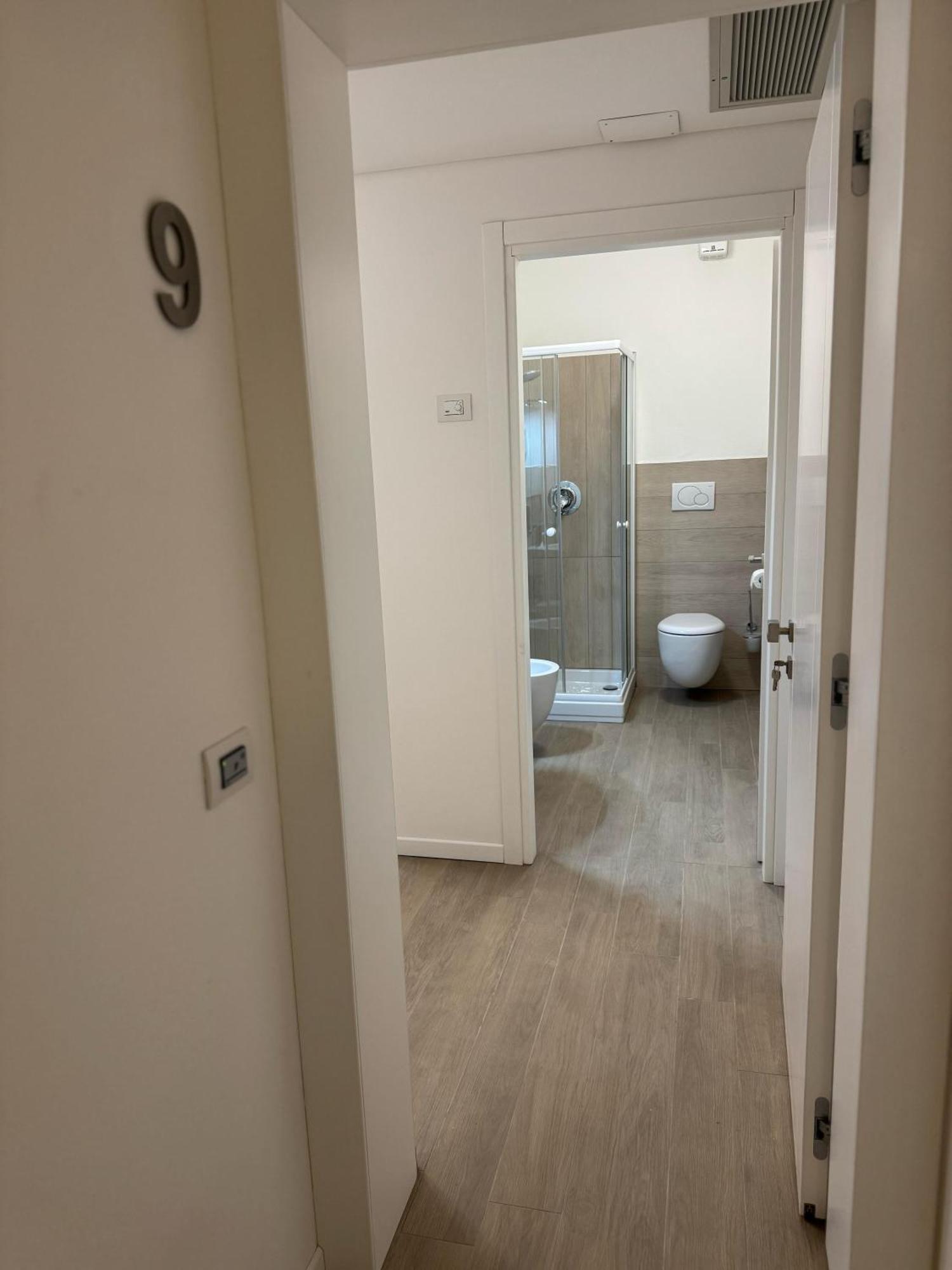 Hotel Villa Mary Santa Maria Di Sala Exteriör bild