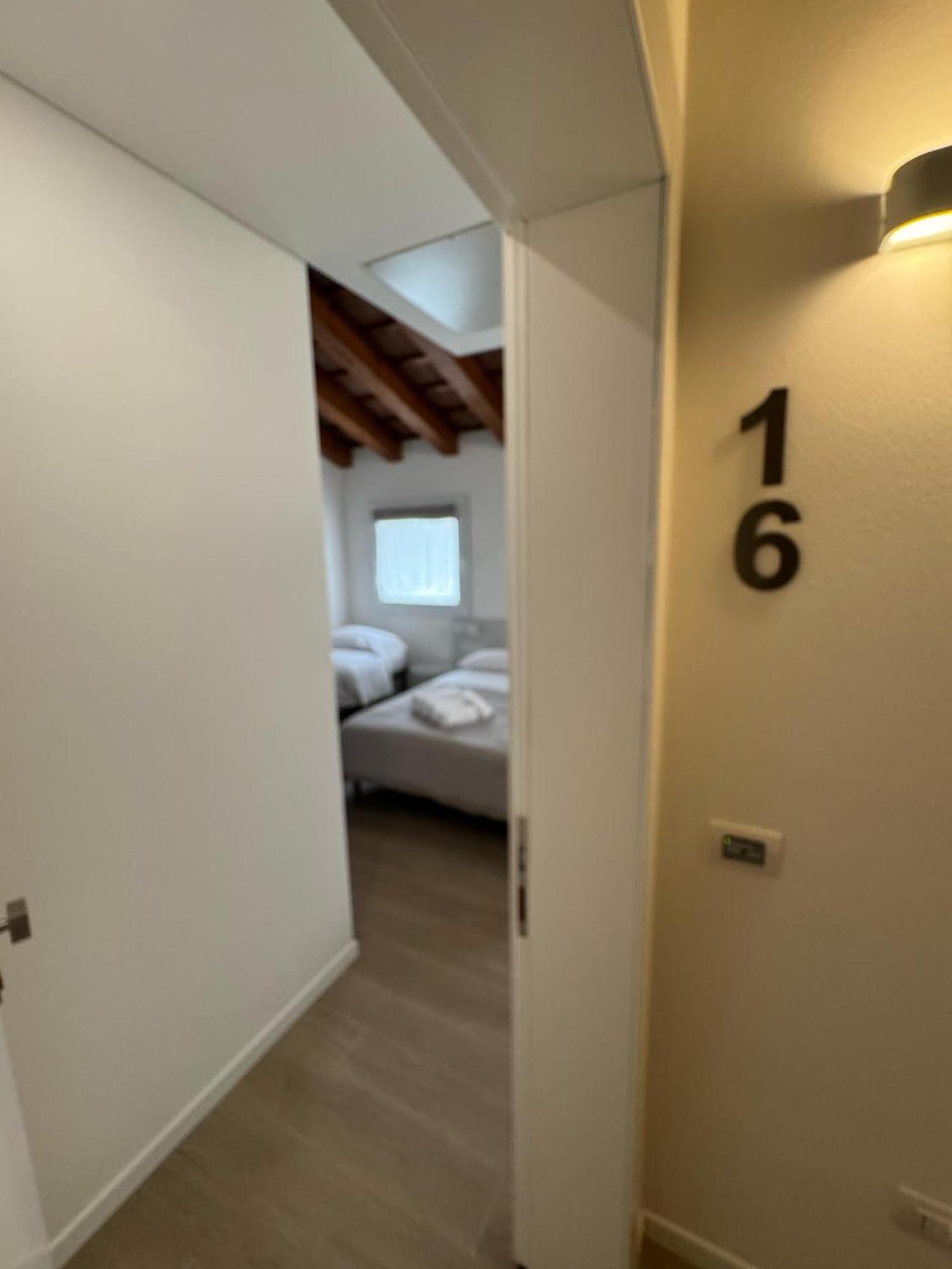 Hotel Villa Mary Santa Maria Di Sala Exteriör bild