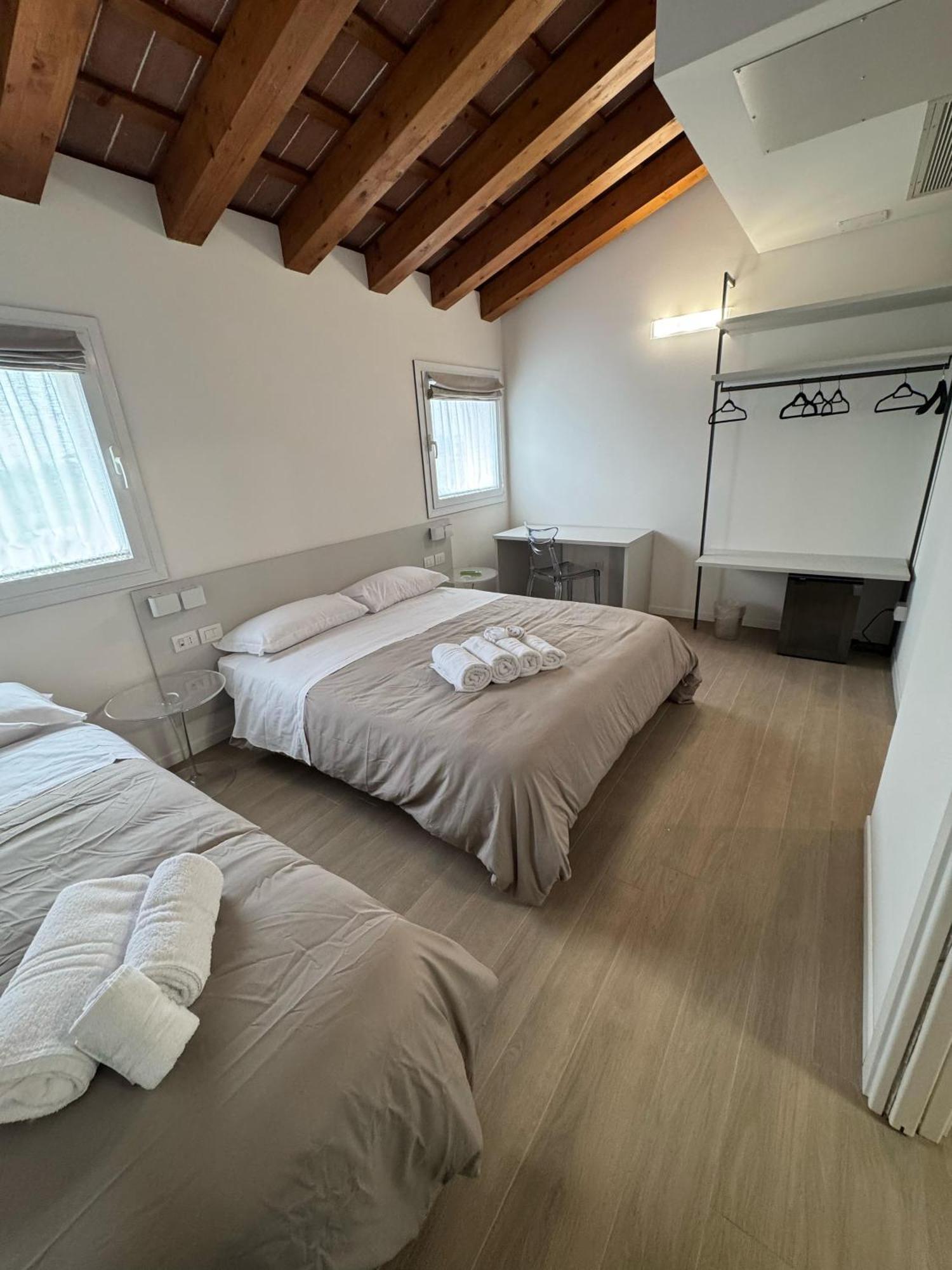 Hotel Villa Mary Santa Maria Di Sala Exteriör bild